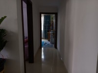 近市場，近學校，市中心位置，房屋非常新凈 東興花園