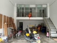 占地面值84方，有夾層，光線充足，臨街 東湖私宅