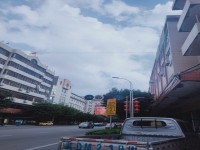 陽春大酒店傍邊出入方便。 春鋼宿舍