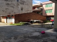 市中心地皮，4.5X9占地，前后8米，有 市中心地皮