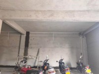 近大路邊。對面是升平小學。門口50米路。 河西市場