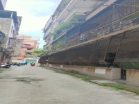 近南新大路這邊的出入方便，近市場學(xué)校。 城云小區(qū)