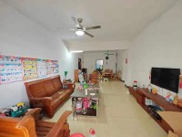 農(nóng)貿(mào)市場附近好好多超市樓上4樓，電梯房 好好多商住樓