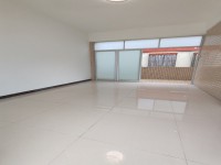 高中部附近6.5×9米，三面見(jiàn)光，前后8 高中部自建房