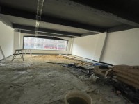 臨街商鋪出租，可做辦公室、工廠、店鋪，停 朝陽路