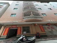 市中心私宅，占地8.2Ⅹ10，四面光，2 市中心私宅
