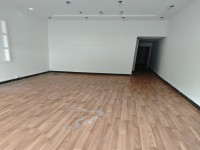 普通5室2廳3衛(wèi)1陽臺交通便利 舒適宜居 市中心
